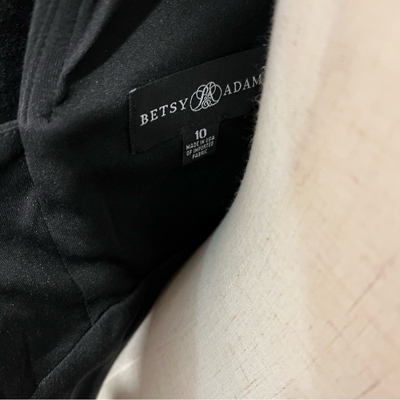 BETSY & ADAM Black Flutter V Neck Knee Length Party Sheath Dress - Reemoly - Picture 15 of 15